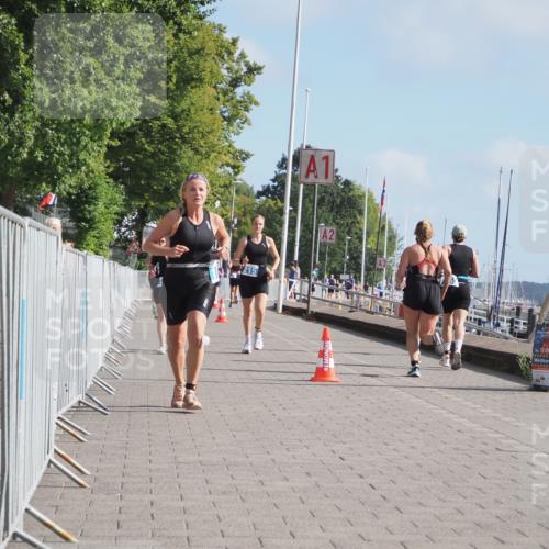 17.08.2025 - KN Förde Triathlon 2025 KatJ http://msf.ph/oto/8588912 17.08.2025 10:15:16 Laufen 142, 183, 215 meine-sportfotos.de