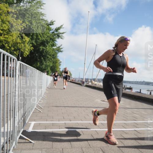 17.08.2025 - KN Förde Triathlon 2025 KatJ http://msf.ph/oto/8588978 17.08.2025 10:15:21 Laufen 142, 183, 215, 242 meine-sportfotos.de