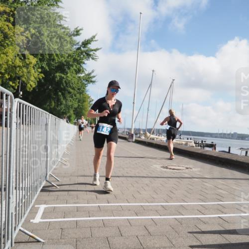 17.08.2025 - KN Förde Triathlon 2025 KatJ http://msf.ph/oto/8589045 17.08.2025 10:15:25 Laufen 142, 215, 242 meine-sportfotos.de