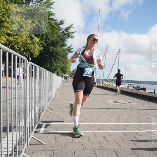 17.08.2025 - KN Förde Triathlon 2025 KatJ http://msf.ph/oto/8589137 17.08.2025 10:15:31 Laufen 242 meine-sportfotos.de
