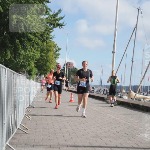17.08.2025 - KN Förde Triathlon 2025 KatJ http://msf.ph/oto/8592602 17.08.2025 10:20:15 Laufen 110, 117, 235, 241 meine-sportfotos.de