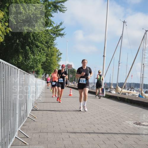 17.08.2025 - KN Förde Triathlon 2025 KatJ http://msf.ph/oto/8592616 17.08.2025 10:20:16 Laufen 110, 117, 235, 241 meine-sportfotos.de