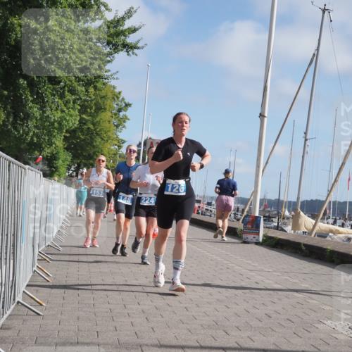 17.08.2025 - KN Förde Triathlon 2025 KatJ http://msf.ph/oto/8593970 17.08.2025 10:22:01 Laufen 126, 147, 148, 153, 166, 224, 250 meine-sportfotos.de