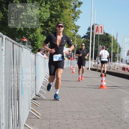17.08.2025 - KN Förde Triathlon 2025 KatJ http://msf.ph/oto/8595822 17.08.2025 11:43:34 Laufen 263, 281 meine-sportfotos.de