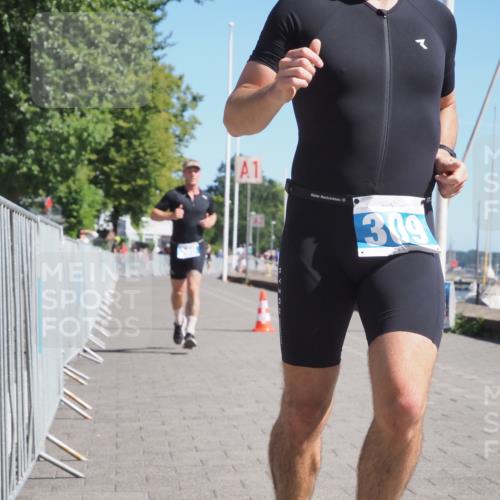 17.08.2025 - KN Förde Triathlon 2025 KatJ http://msf.ph/oto/8596616 17.08.2025 11:44:41 Laufen 295, 309 meine-sportfotos.de