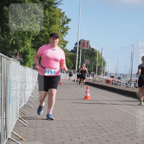 17.08.2025 - KN Förde Triathlon 2025 KatJ http://msf.ph/oto/8604330 17.08.2025 10:27:31 Laufen 131, 251 meine-sportfotos.de