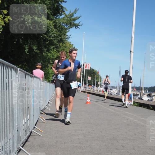 17.08.2025 - KN Förde Triathlon 2025 KatJ http://msf.ph/oto/8607073 17.08.2025 13:51:21 Laufen 498, 520 meine-sportfotos.de