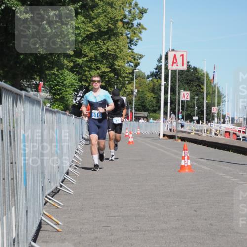 17.08.2025 - KN Förde Triathlon 2025 KatJ http://msf.ph/oto/8611644 17.08.2025 14:12:03 Laufen 518, 526 meine-sportfotos.de