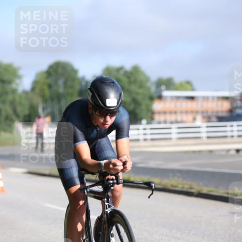 17.08.2025 - KN Förde Triathlon 2025 Yannick Fuchs http://msf.ph/oto/8613096 17.08.2025 09:18:02 Radfahren 107, 119, 253 meine-sportfotos.de