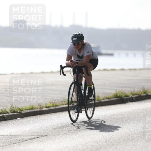 17.08.2025 - KN Förde Triathlon 2025 Yannick Fuchs http://msf.ph/oto/8613716 17.08.2025 09:22:52 Radfahren 139, 143 meine-sportfotos.de