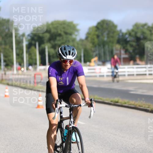 17.08.2025 - KN Förde Triathlon 2025 Yannick Fuchs http://msf.ph/oto/8613778 17.08.2025 09:23:29 Radfahren 122, 138 meine-sportfotos.de