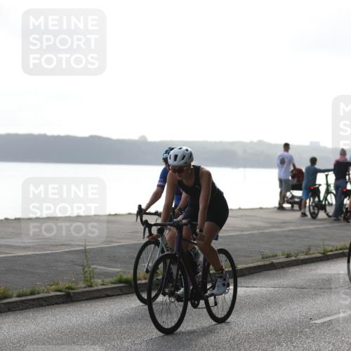 17.08.2025 - KN Förde Triathlon 2025 Yannick Fuchs http://msf.ph/oto/8615035 17.08.2025 10:03:35 Radfahren 149, 160, 172, 213, 215, 221, 242, 254, 183, 202, 223 meine-sportfotos.de
