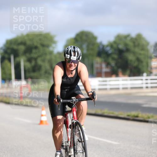 17.08.2025 - KN Förde Triathlon 2025 Yannick Fuchs http://msf.ph/oto/8615440 17.08.2025 09:30:59 Radfahren 102, 107, 111, 188, 200, 208, 212, 221, 223, 197 meine-sportfotos.de
