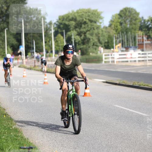 17.08.2025 - KN Förde Triathlon 2025 Yannick Fuchs http://msf.ph/oto/8615865 17.08.2025 09:32:57 Radfahren 102, 104, 122, 133, 198, 218, 111, 126, 133, 152, 197, 198, 208, 212, 216 meine-sportfotos.de