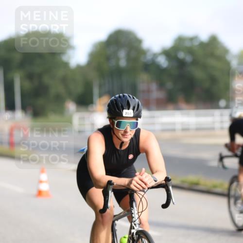 17.08.2025 - KN Förde Triathlon 2025 Yannick Fuchs http://msf.ph/oto/8617325 17.08.2025 09:39:57 Radfahren 136, 153, 160, 183, 186, 245, 250, 103, 136, 149, 153, 192, 220 meine-sportfotos.de