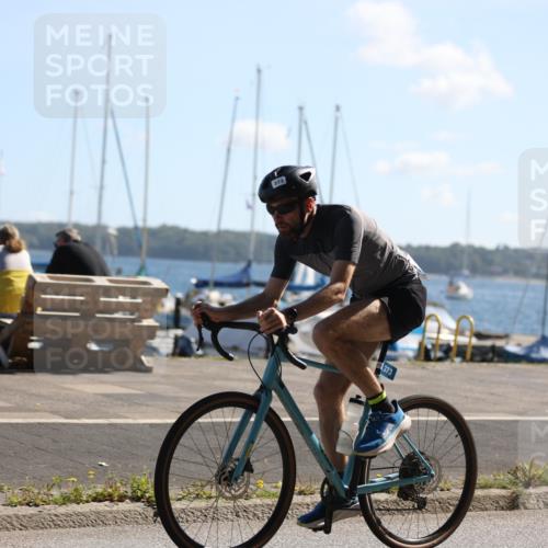 17.08.2025 - KN Förde Triathlon 2025 Yannick Fuchs http://msf.ph/oto/8623235 17.08.2025 11:14:07 Radfahren 273, 280, 356, 373, 612, 616, 617, 332, 350, 370, 387, 620, 635 meine-sportfotos.de