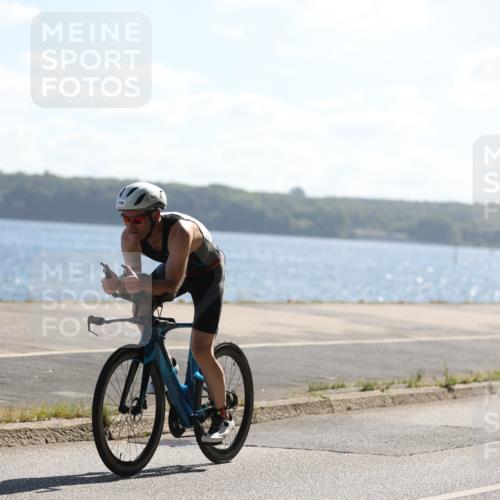 17.08.2025 - KN Förde Triathlon 2025 Yannick Fuchs http://msf.ph/oto/8623325 17.08.2025 11:14:43 Radfahren 296, 303, 328, 352, 361, 369, 372, 606, 610, 349, 389 meine-sportfotos.de