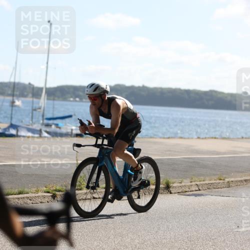 17.08.2025 - KN Förde Triathlon 2025 Yannick Fuchs http://msf.ph/oto/8623327 17.08.2025 11:14:43 Radfahren 296, 303, 328, 352, 361, 369, 372, 606, 610, 349, 389 meine-sportfotos.de