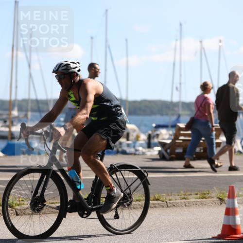 17.08.2025 - KN Förde Triathlon 2025 Yannick Fuchs http://msf.ph/oto/8624089 17.08.2025 11:24:30 Radfahren 281, 326, 352, 371, 380, 616, 263, 271, 329, 350 meine-sportfotos.de