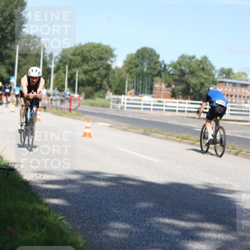17.08.2025 - KN Förde Triathlon 2025 Yannick Fuchs http://msf.ph/oto/8624167 17.08.2025 11:25:36 Radfahren 288, 296, 307, 349, 372, 610, 617, 630, 633, 261, 285, 295, 377, 617, 629, 630, 632 meine-sportfotos.de