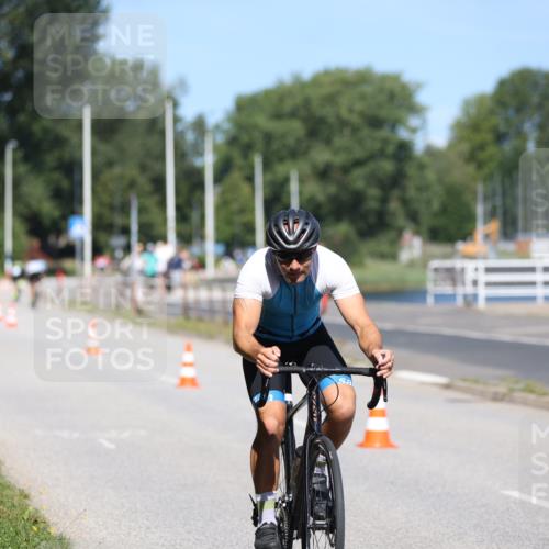 17.08.2025 - KN Förde Triathlon 2025 Yannick Fuchs http://msf.ph/oto/8624321 17.08.2025 11:28:08 Radfahren 297, 304, 626, 264, 369 meine-sportfotos.de