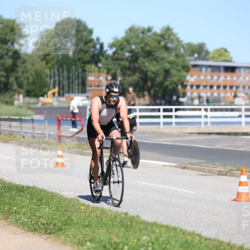 17.08.2025 - KN Förde Triathlon 2025 Yannick Fuchs http://msf.ph/oto/8624600 17.08.2025 11:33:39 Radfahren 293, 306, 343, 356, 371, 374, 389, 613, 638, 311, 329, 339, 341, 371, 633 meine-sportfotos.de