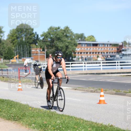 17.08.2025 - KN Förde Triathlon 2025 Yannick Fuchs http://msf.ph/oto/8624601 17.08.2025 11:33:39 Radfahren 293, 306, 343, 356, 371, 374, 389, 613, 638, 311, 329, 339, 341, 371, 633 meine-sportfotos.de
