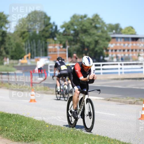 17.08.2025 - KN Förde Triathlon 2025 Yannick Fuchs http://msf.ph/oto/8624619 17.08.2025 11:33:45 Radfahren 281, 288, 293, 306, 356, 370, 389, 293, 343, 371, 374, 613, 638 meine-sportfotos.de