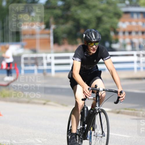 17.08.2025 - KN Förde Triathlon 2025 Yannick Fuchs http://msf.ph/oto/8624666 17.08.2025 11:34:42 Radfahren 303, 309, 328, 348, 354, 360, 363, 365, 608, 616, 300, 632 meine-sportfotos.de