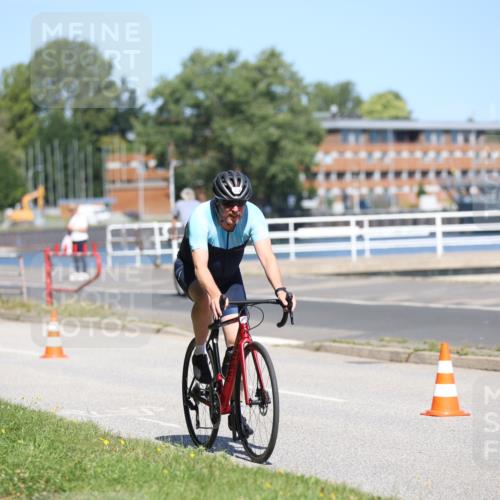 17.08.2025 - KN Förde Triathlon 2025 Yannick Fuchs http://msf.ph/oto/8624703 17.08.2025 11:35:12 Radfahren 329, 345, 350, 371, 374, 610, 613, 617, 638, 284, 295, 349 meine-sportfotos.de