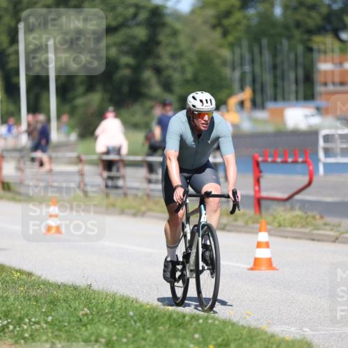 17.08.2025 - KN Förde Triathlon 2025 Yannick Fuchs http://msf.ph/oto/8624823 17.08.2025 11:36:29 Radfahren 285, 295, 297, 303, 351, 353, 354, 618, 621, 622, 643, 622, 639 meine-sportfotos.de