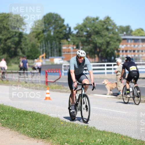 17.08.2025 - KN Förde Triathlon 2025 Yannick Fuchs http://msf.ph/oto/8624826 17.08.2025 11:36:30 Radfahren 285, 295, 297, 303, 351, 353, 354, 618, 621, 623, 643, 285, 303, 622 meine-sportfotos.de