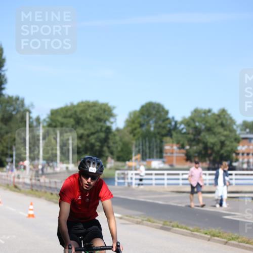 17.08.2025 - KN Förde Triathlon 2025 Yannick Fuchs http://msf.ph/oto/8624915 17.08.2025 11:38:18 Radfahren 299, 621, 623, 297, 618 meine-sportfotos.de