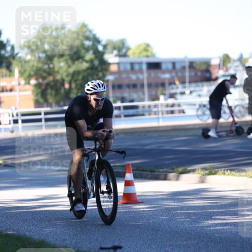 17.08.2025 - KN Förde Triathlon 2025 Yannick Fuchs http://msf.ph/oto/8628325 17.08.2025 15:26:19 Radfahren 13, 31, 33, 33 meine-sportfotos.de