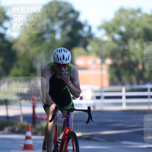 17.08.2025 - KN Förde Triathlon 2025 Yannick Fuchs http://msf.ph/oto/8628829 17.08.2025 14:56:02 Radfahren  meine-sportfotos.de