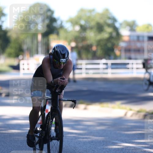 17.08.2025 - KN Förde Triathlon 2025 Yannick Fuchs http://msf.ph/oto/8628866 17.08.2025 15:05:24 Radfahren 25 meine-sportfotos.de