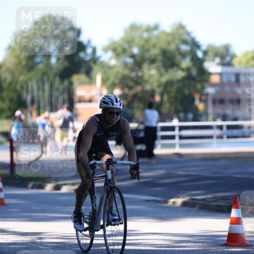 17.08.2025 - KN Förde Triathlon 2025 Yannick Fuchs http://msf.ph/oto/8629007 17.08.2025 15:23:26 Radfahren  meine-sportfotos.de