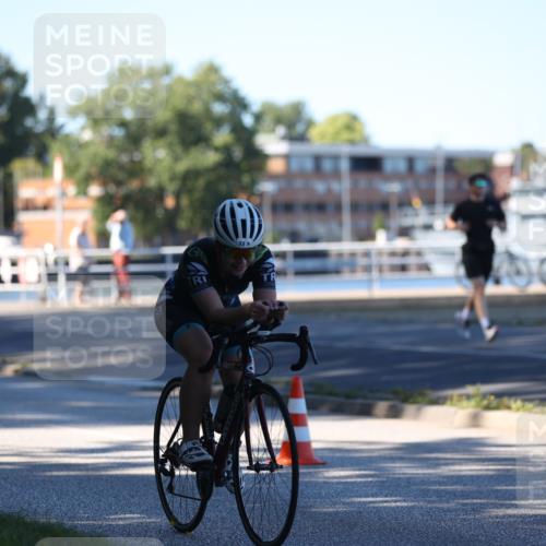 17.08.2025 - KN Förde Triathlon 2025 Yannick Fuchs http://msf.ph/oto/8629070 17.08.2025 15:28:21 Radfahren 32, 1 meine-sportfotos.de