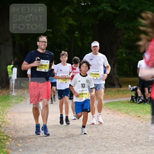 31.08.2025 - 21. Blankeneser Heldenlauf Dr. Thomas Lammeyer http://msf.ph/oto/8631075 31.08.2025 10:15:40 Laufen 2410, 2487, 2296, 10, 2411 meine-sportfotos.de