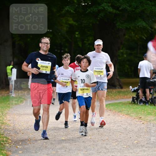 31.08.2025 - 21. Blankeneser Heldenlauf Dr. Thomas Lammeyer http://msf.ph/oto/8631076 31.08.2025 10:15:40 Laufen 2410, 2296, 10, 2411 meine-sportfotos.de
