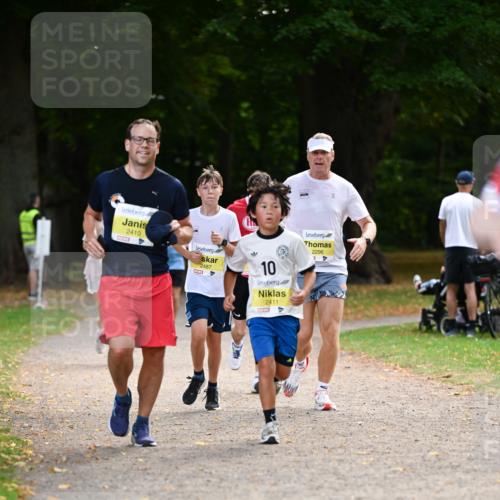 31.08.2025 - 21. Blankeneser Heldenlauf Dr. Thomas Lammeyer http://msf.ph/oto/8631077 31.08.2025 10:15:40 Laufen 2410, 2487, 10, 2411, 2296 meine-sportfotos.de