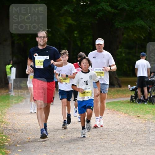31.08.2025 - 21. Blankeneser Heldenlauf Dr. Thomas Lammeyer http://msf.ph/oto/8631078 31.08.2025 10:15:40 Laufen 241, 2296, 2487, 10, 2411 meine-sportfotos.de