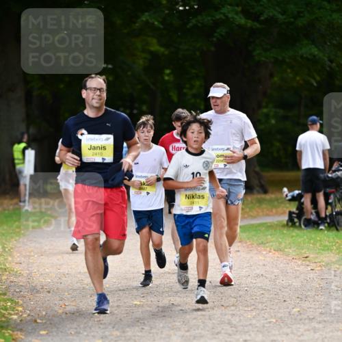 31.08.2025 - 21. Blankeneser Heldenlauf Dr. Thomas Lammeyer http://msf.ph/oto/8631079 31.08.2025 10:15:41 Laufen 2410, 2487, 2296, 10, 2411 meine-sportfotos.de