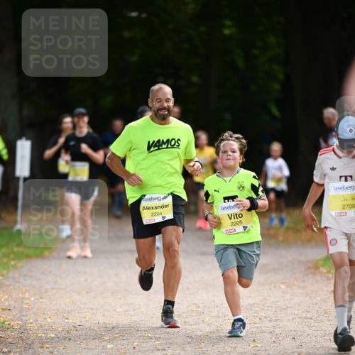 31.08.2025 - 21. Blankeneser Heldenlauf Dr. Thomas Lammeyer http://msf.ph/oto/8631236 31.08.2025 10:16:28 Laufen 2204, 2205, 4, 2709 meine-sportfotos.de
