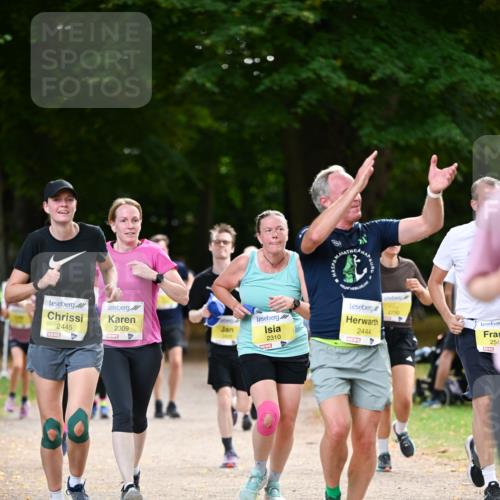 31.08.2025 - 21. Blankeneser Heldenlauf Dr. Thomas Lammeyer http://msf.ph/oto/8631807 31.08.2025 10:18:36 Laufen 2445, 2309, 2426, 2310, 2444, 254 meine-sportfotos.de