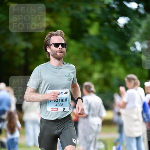 31.08.2025 - 21. Blankeneser Heldenlauf Dr. Thomas Lammeyer http://msf.ph/oto/8639229 31.08.2025 10:55:57 Laufen 4288 meine-sportfotos.de
