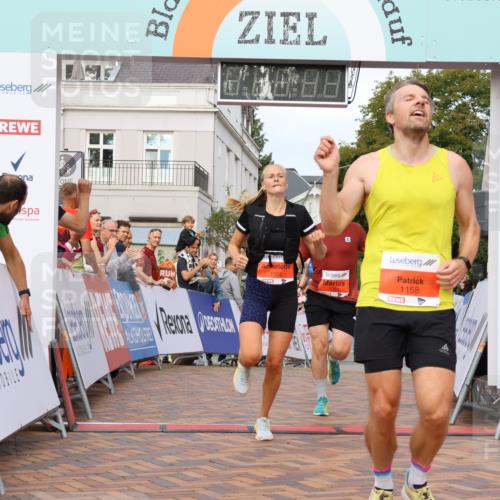 31.08.2025 - 21. Blankeneser Heldenlauf Strokosch-Dieckow http://msf.ph/oto/8640890 31.08.2025 09:40:08 Ziel 1048, 1158, 1083, 1008, 1093 meine-sportfotos.de