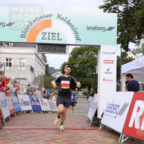 31.08.2025 - 21. Blankeneser Heldenlauf Strokosch-Dieckow http://msf.ph/oto/8641575 31.08.2025 09:39:17 Ziel 1001, 1136 meine-sportfotos.de