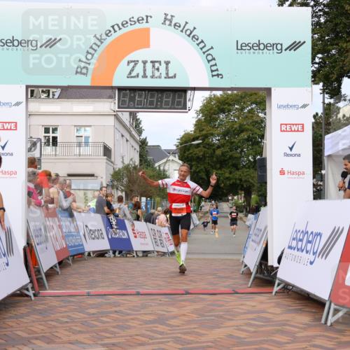 31.08.2025 - 21. Blankeneser Heldenlauf Strokosch-Dieckow http://msf.ph/oto/8641759 31.08.2025 09:39:08 Ziel 1049, 1001 meine-sportfotos.de