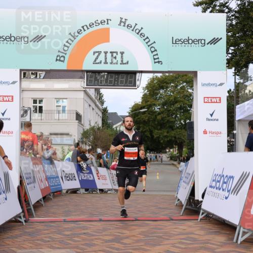 31.08.2025 - 21. Blankeneser Heldenlauf Strokosch-Dieckow http://msf.ph/oto/8642182 31.08.2025 09:38:34 Ziel 1085, 1084, 1174 meine-sportfotos.de